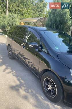 Минивэн Mitsubishi Grandis 2008 в 