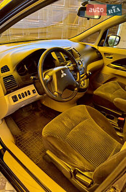 Минивэн Mitsubishi Grandis 2007 в 