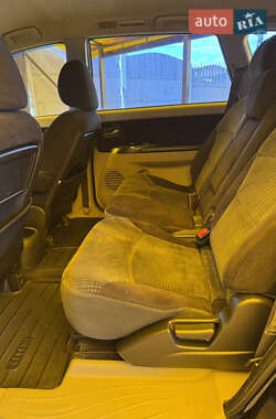 Минивэн Mitsubishi Grandis 2007 в 