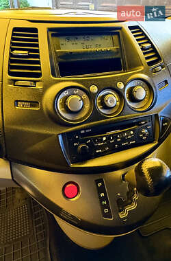 Минивэн Mitsubishi Grandis 2007 в 