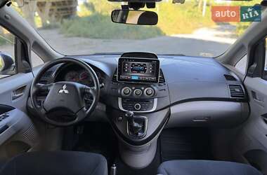 Минивэн Mitsubishi Grandis 2008 в 