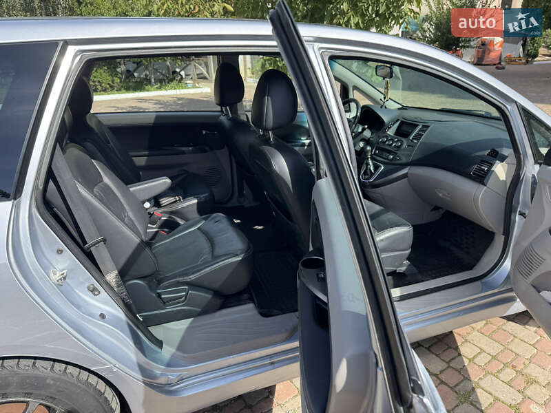 Минивэн Mitsubishi Grandis 2006 в Черновцах