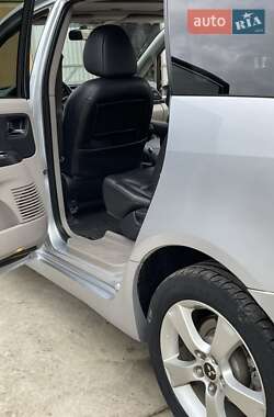 Минивэн Mitsubishi Grandis 2007 в 