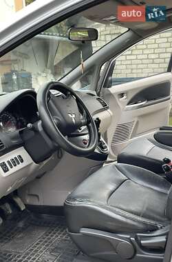 Минивэн Mitsubishi Grandis 2007 в 