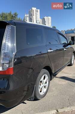 Минивэн Mitsubishi Grandis 2008 в 