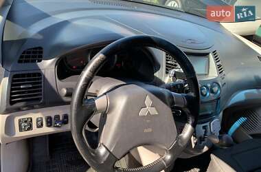 Минивэн Mitsubishi Grandis 2008 в 