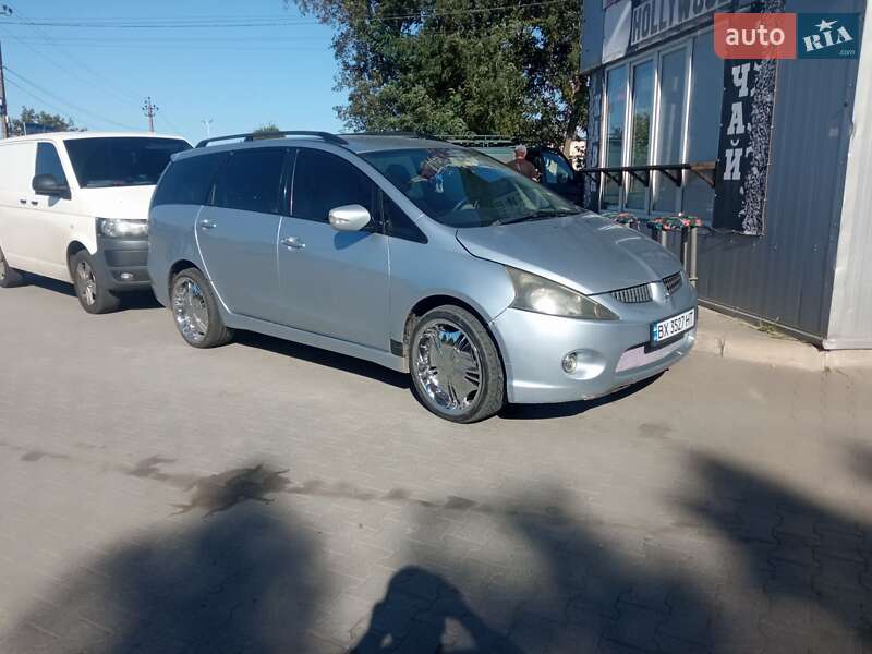 Минивэн Mitsubishi Grandis 2004 в 