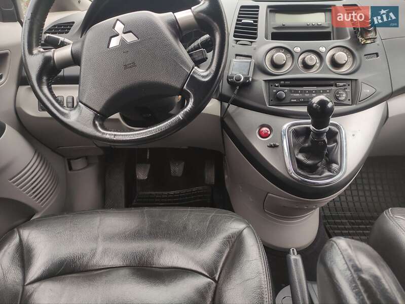 Минивэн Mitsubishi Grandis 2005 в Звягеле фото 13 Минивэн Mitsubishi Grandis 2005 в Звягеле