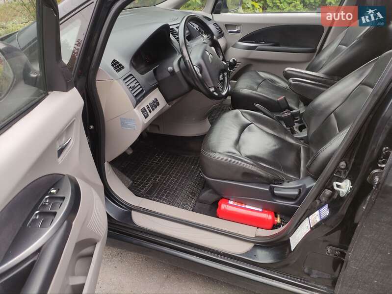 Минивэн Mitsubishi Grandis 2005 в Звягеле фото 18 Минивэн Mitsubishi Grandis 2005 в Звягеле