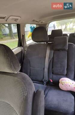 Минивэн Mitsubishi Grandis 2005 в 