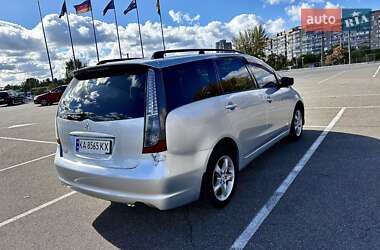 Минивэн Mitsubishi Grandis 2005 в 