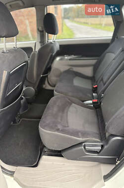 Минивэн Mitsubishi Grandis 2008 в 