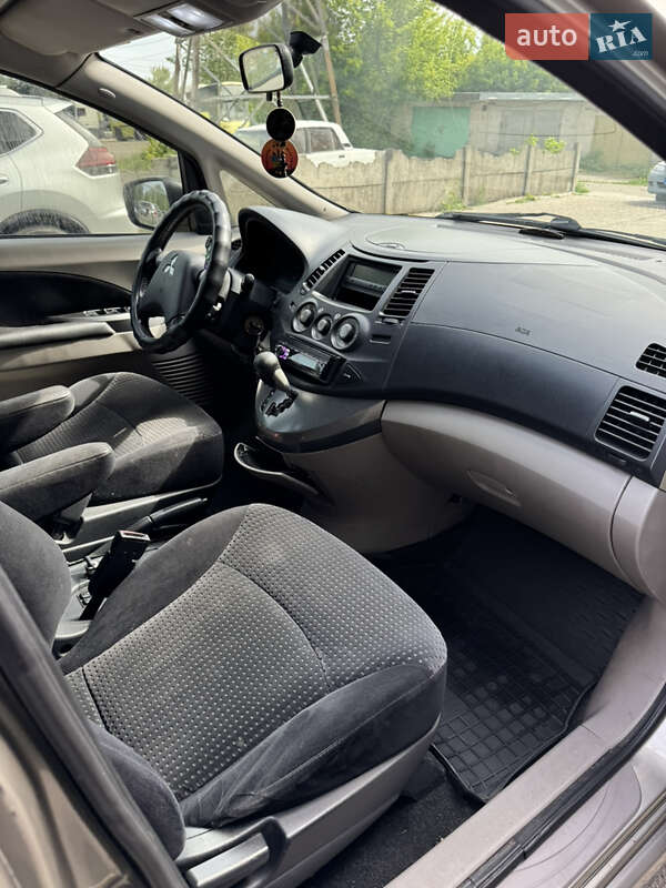 Мінівен Mitsubishi Grandis 2007 в Кам'янському