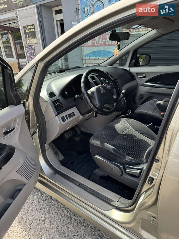 Мінівен Mitsubishi Grandis 2007 в Кам'янському
