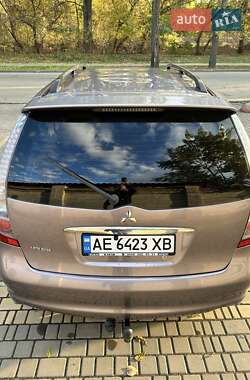 Минивэн Mitsubishi Grandis 2006 в  фото 3 Минивэн Mitsubishi Grandis 2006 в