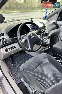 Минивэн Mitsubishi Grandis 2006 в  фото 21 Минивэн Mitsubishi Grandis 2006 в