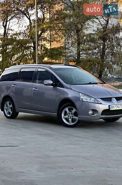 Минивэн Mitsubishi Grandis 2005 в  фото 2 Минивэн Mitsubishi Grandis 2005 в