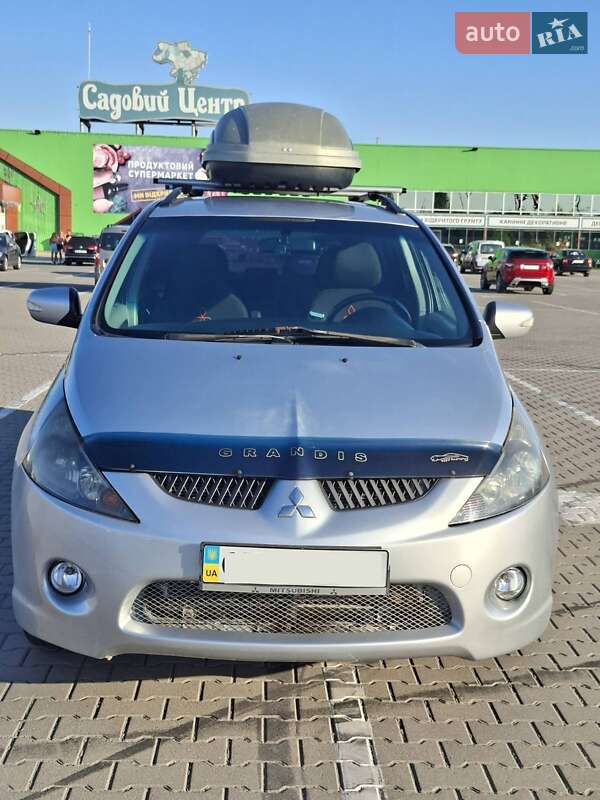 Минивэн Mitsubishi Grandis 2006 в Черновцах