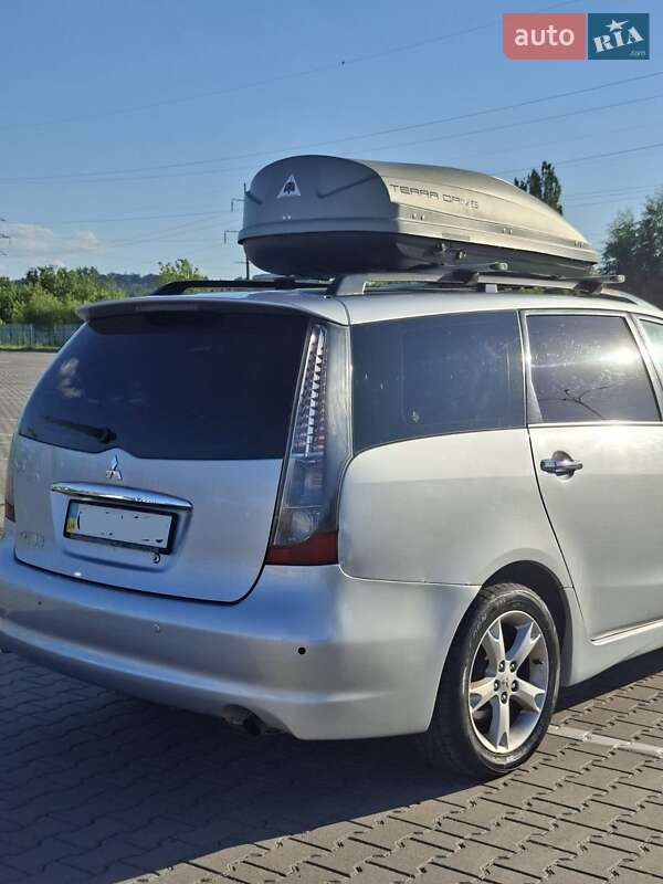 Минивэн Mitsubishi Grandis 2006 в Черновцах