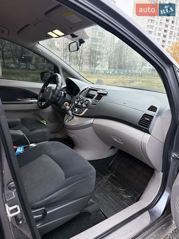 Минивэн Mitsubishi Grandis 2008 в Киеве фото 9 Минивэн Mitsubishi Grandis 2008 в Киеве