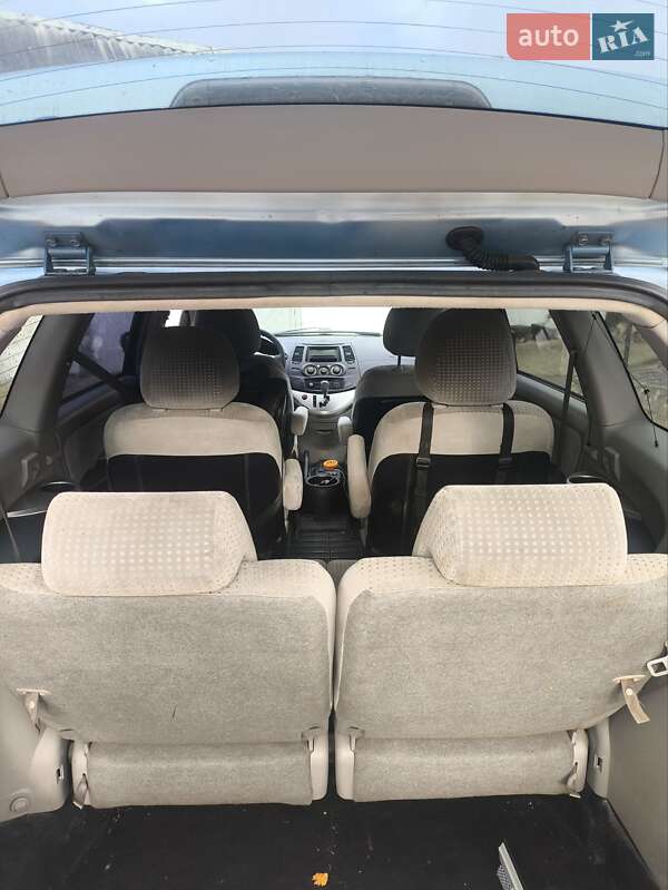 Минивэн Mitsubishi Grandis 2004 в Дубно