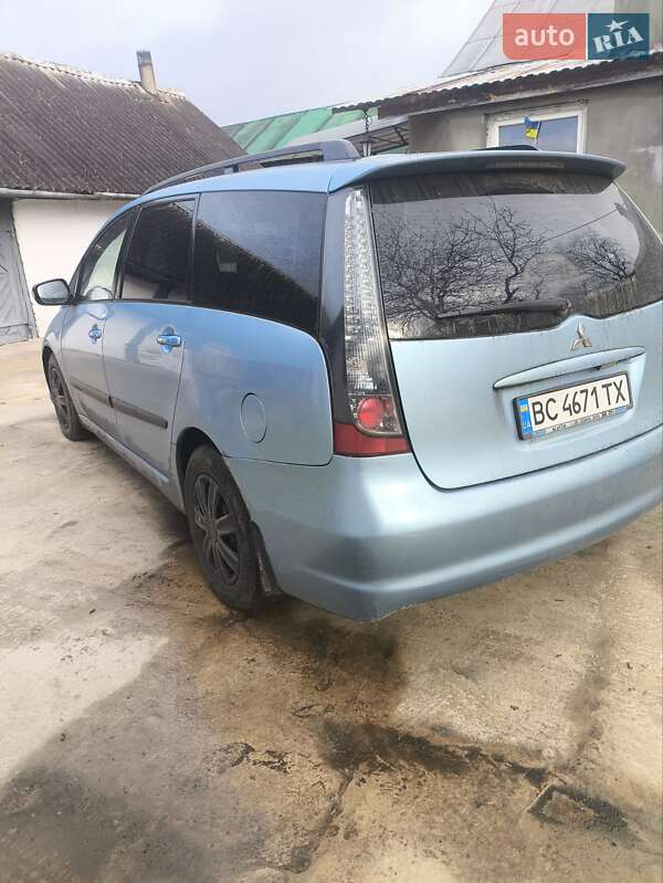 Минивэн Mitsubishi Grandis 2004 в Дубно