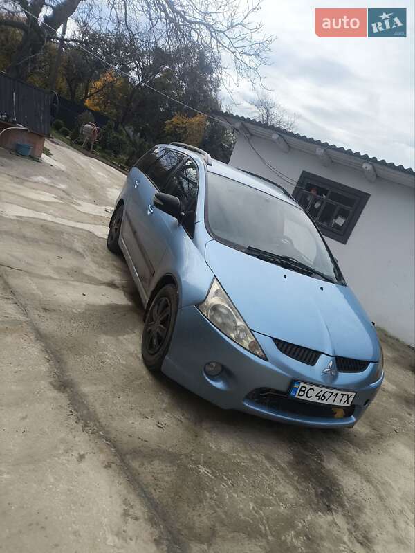 Минивэн Mitsubishi Grandis 2004 в Дубно