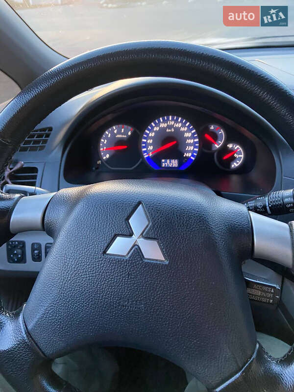 Мінівен Mitsubishi Grandis 2008 в Умані