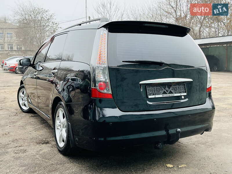 Мінівен Mitsubishi Grandis 2007 в Кам'янському