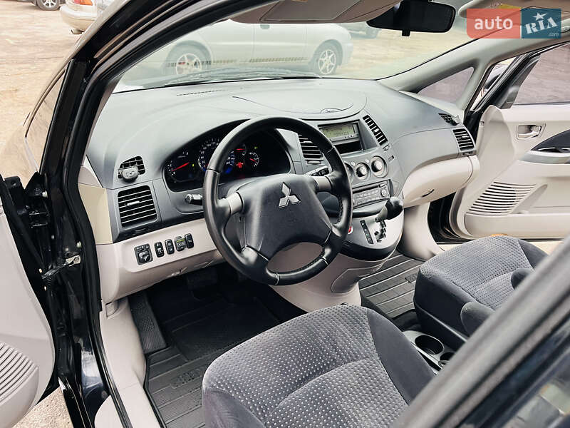 Мінівен Mitsubishi Grandis 2007 в Кам'янському