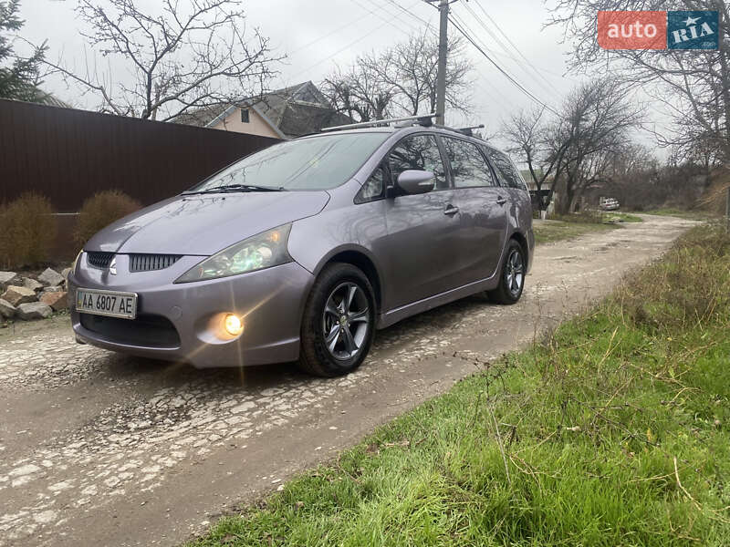 Mitsubishi Grandis 2004