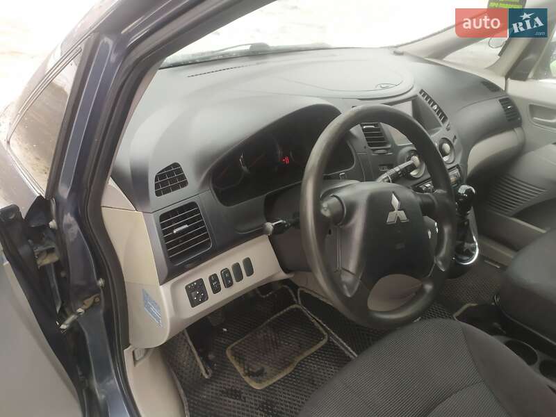 Минивэн Mitsubishi Grandis 2006 в Хмельницком