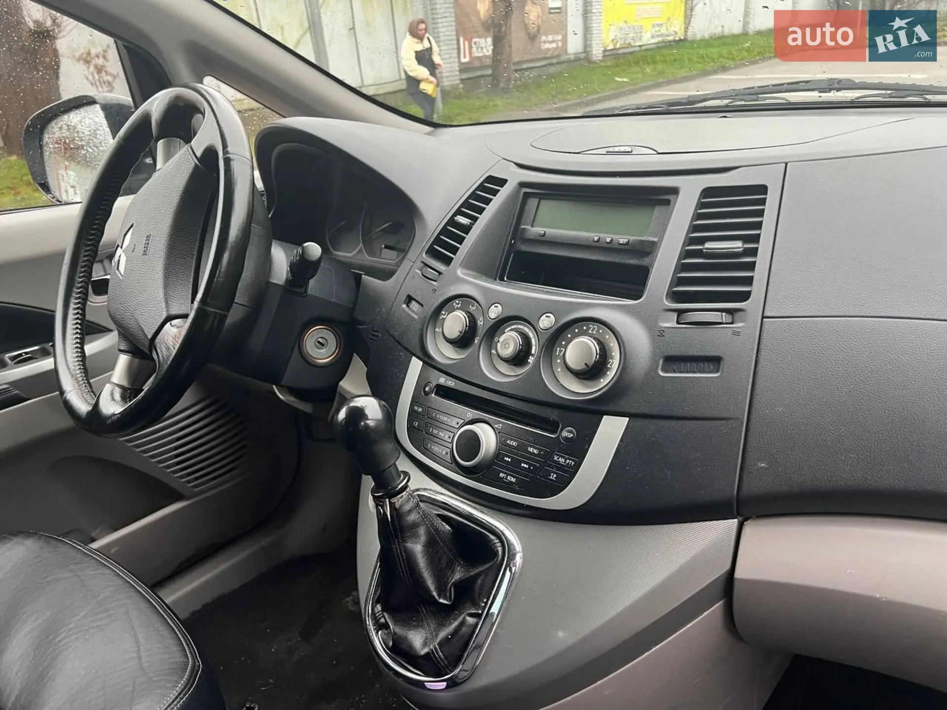 2010 Mitsubishi Grandis - мініатюра 14