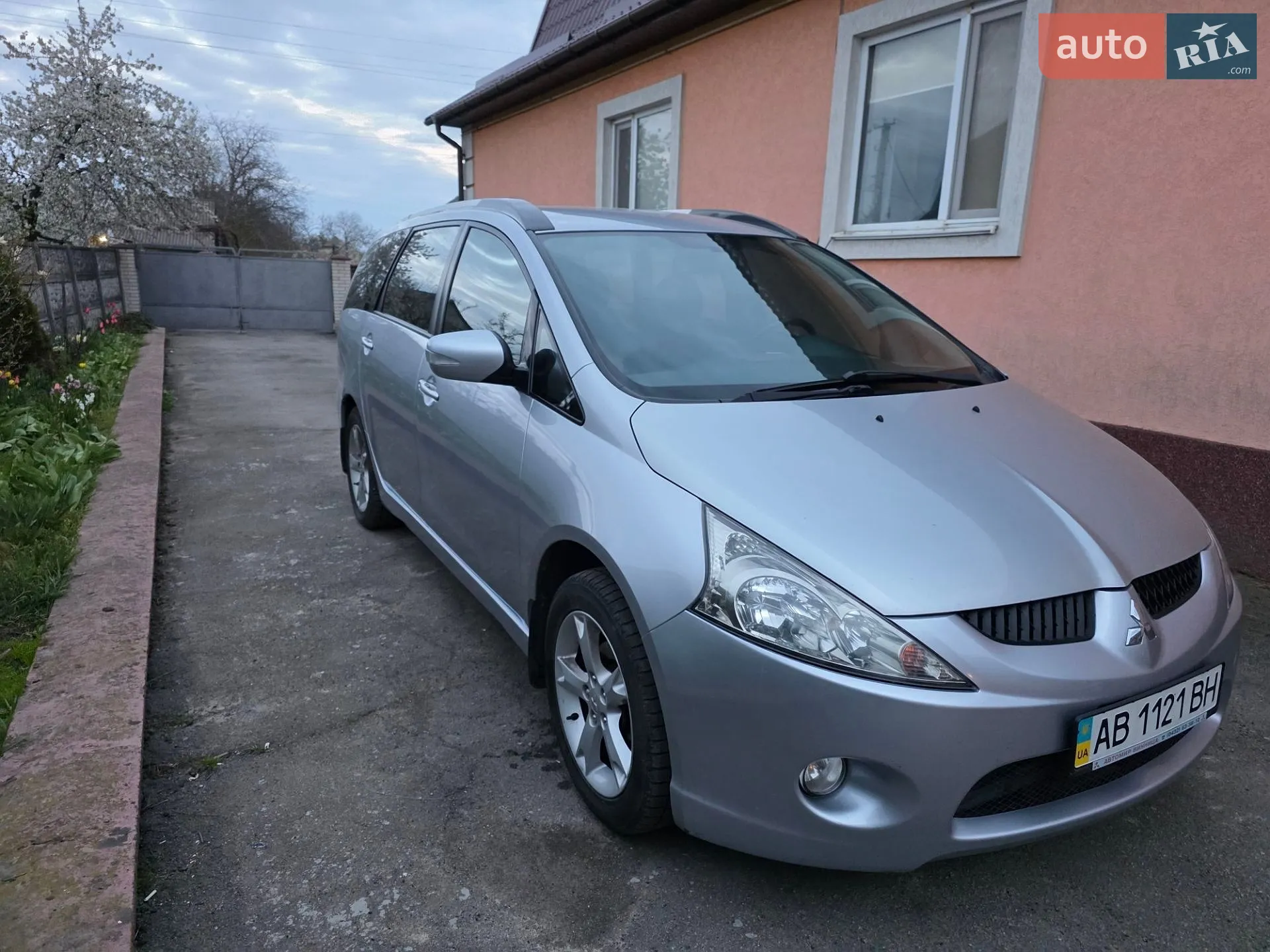 2010 Mitsubishi Grandis - мініатюра 3