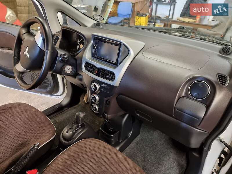 Хэтчбек Mitsubishi i-MiEV 2014 в Ивано-Франковске фото 15 Хэтчбек Mitsubishi i-MiEV 2014 в Ивано-Франковске
