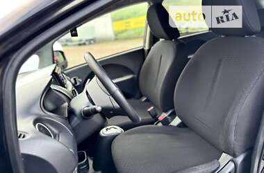 Хэтчбек Mitsubishi i-MiEV 2012 в 