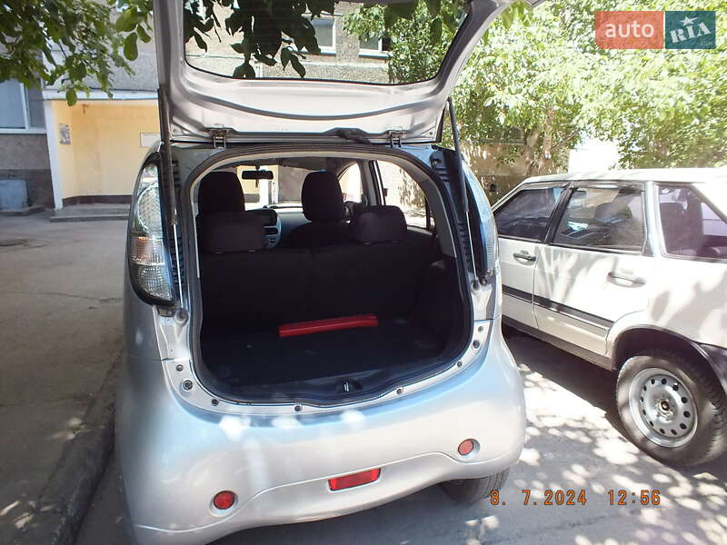 Хэтчбек Mitsubishi i-MiEV 2010 в Южноукраинске