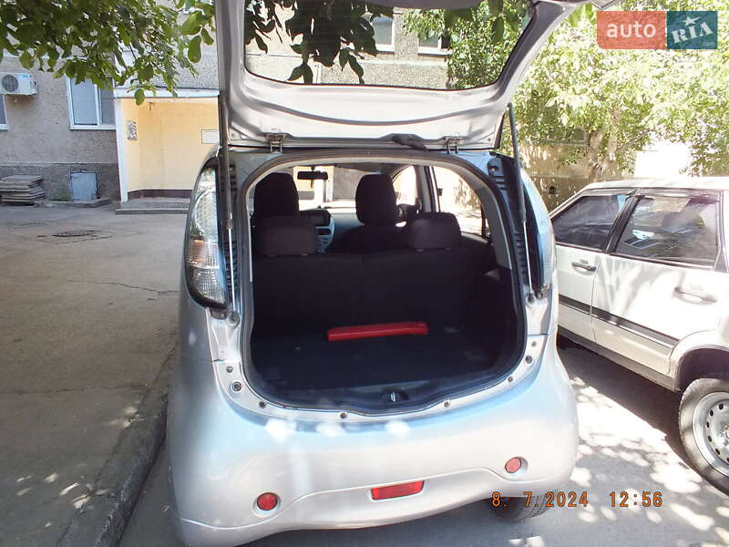 Хэтчбек Mitsubishi i-MiEV 2010 в Южноукраинске