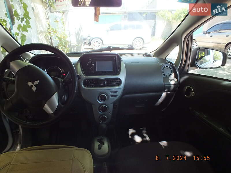 Хэтчбек Mitsubishi i-MiEV 2010 в Южноукраинске