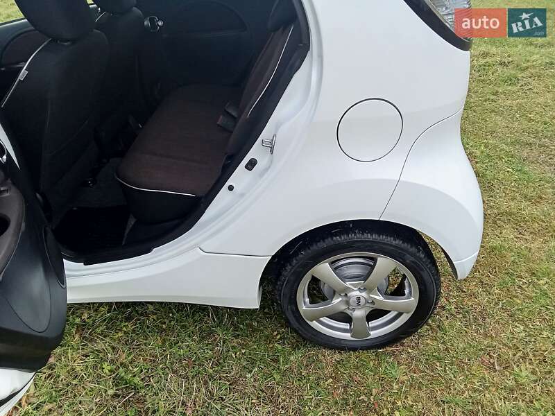 Хэтчбек Mitsubishi i-MiEV 2014 в Коломые