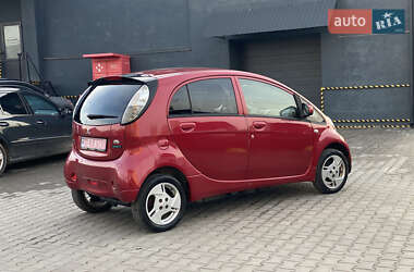 Хэтчбек Mitsubishi i-MiEV 2013 в 