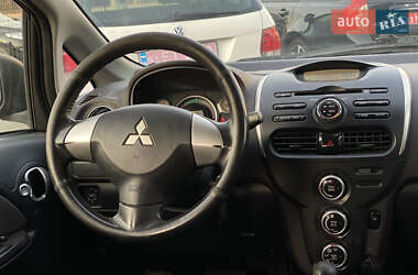 Хэтчбек Mitsubishi i-MiEV 2013 в 