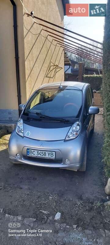 Хэтчбек Mitsubishi i-MiEV 2015 в 