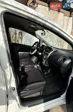 Хэтчбек Mitsubishi i-MiEV 2011 в 
