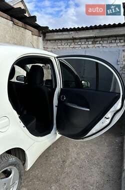 Хэтчбек Mitsubishi i-MiEV 2011 в 