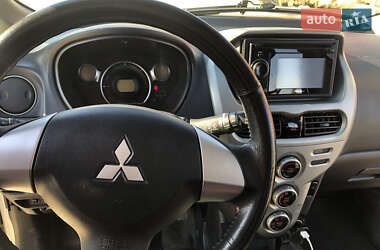 Хэтчбек Mitsubishi i-MiEV 2011 в 