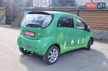 Хэтчбек Mitsubishi i-MiEV 2011 в 