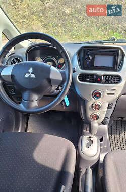 Хэтчбек Mitsubishi i-MiEV 2011 в 