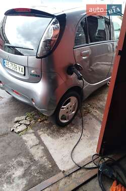 Хэтчбек Mitsubishi i-MiEV 2011 в 