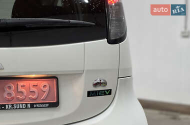 Хэтчбек Mitsubishi i-MiEV 2011 в 